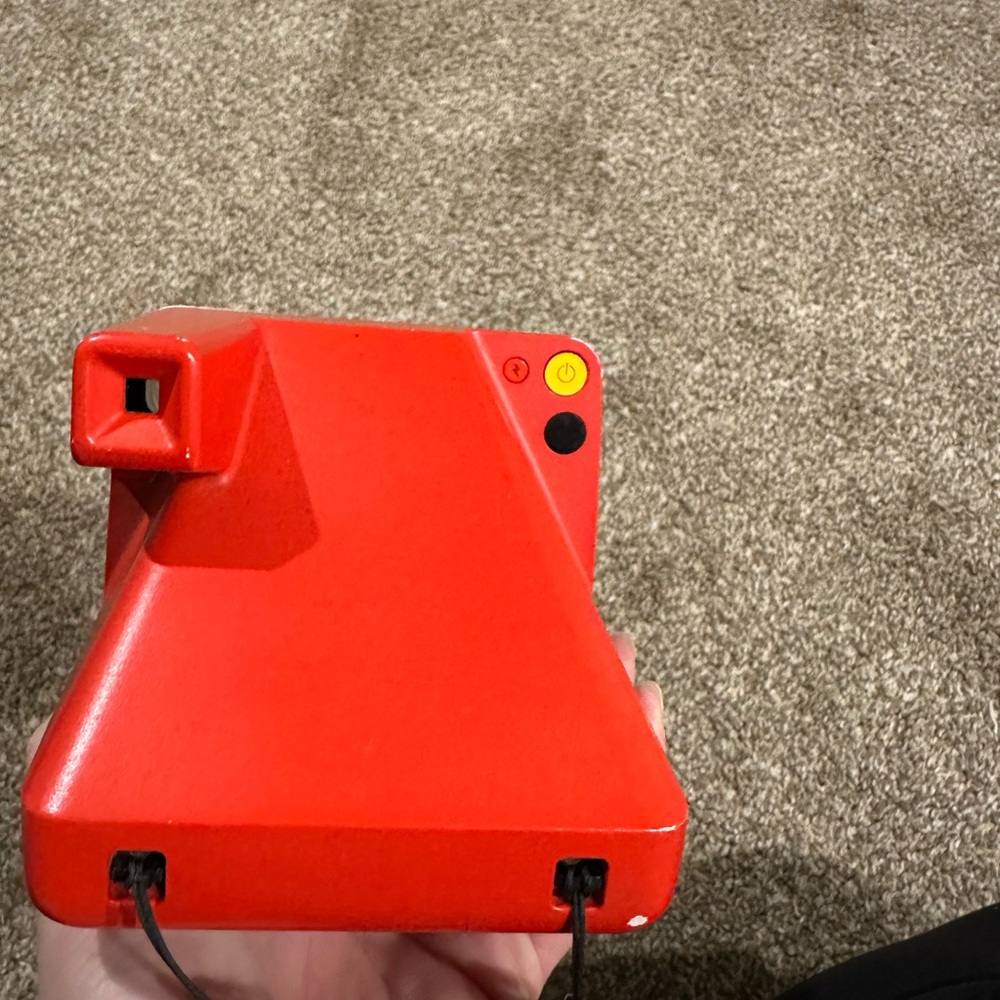 Polaroid Now Vibrant Red Instant Camera - Picture 5 of 16